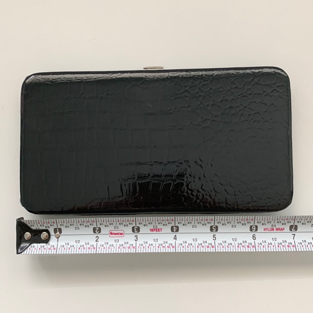 Black hard side clutch